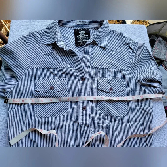 YDE Button Up Stripes Pinstripes Shirt Long Sleeves Button Back Collar  Medium - Picture 3 of 11